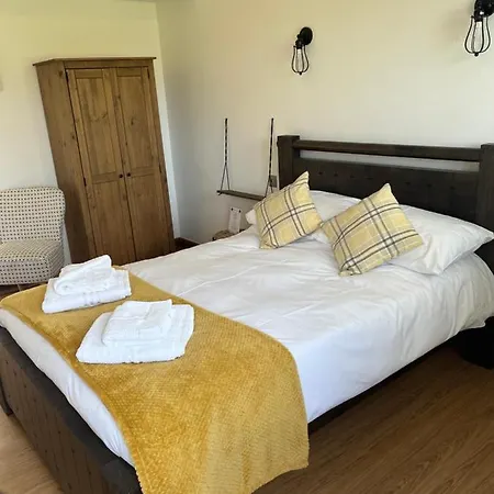 The Crown Lodges-2