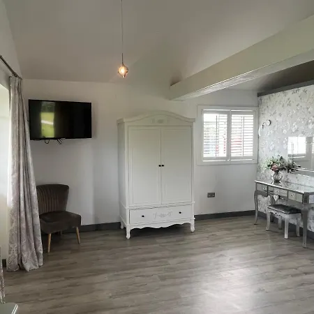 The Crown Lodges-3