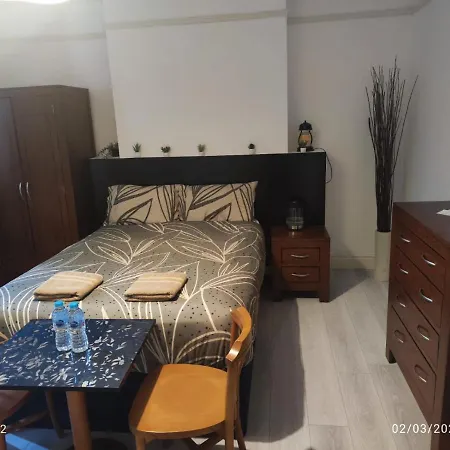 St Lucia Women Only Lodge Leicester Long Stays-2