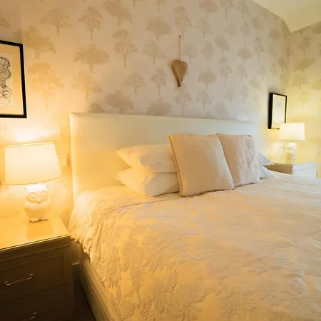 Maison Dieu Guest House-2