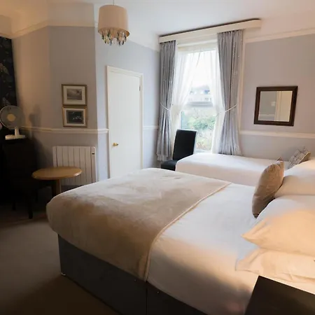 Maison Dieu Guest House-3