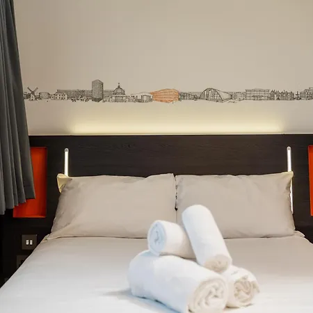 Easyhotel Milton Keynes-3