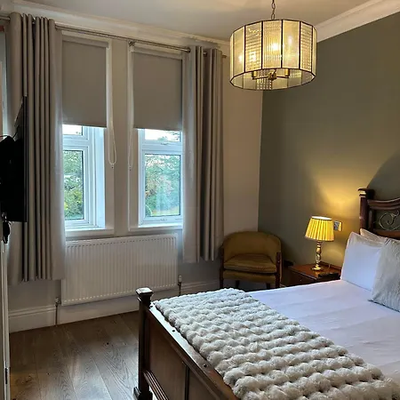 The Manor At Bickley-3