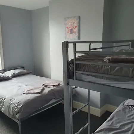 Blackpool North Close To Station - With Free Car Parking-2
