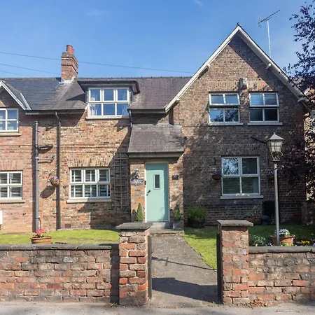 Pinfold Cottage York-3