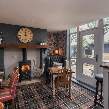 The Strawbury Duck Inn-3