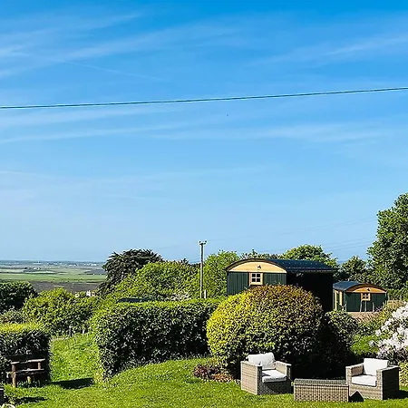 Beacon Country House & Luxury Shepherd Huts-3