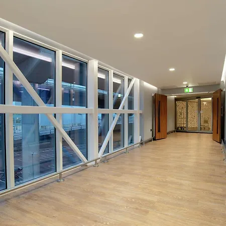 Hilton Garden Inn London Heathrow Terminal 2 And 3-2