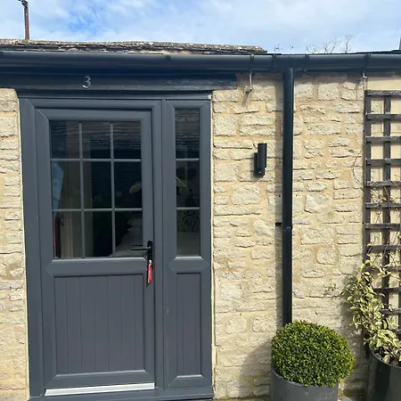 Priory Tearooms Burford With Rooms-3