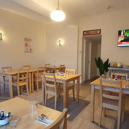 Blackpool North Close To Station - With Free Car Parking-3
