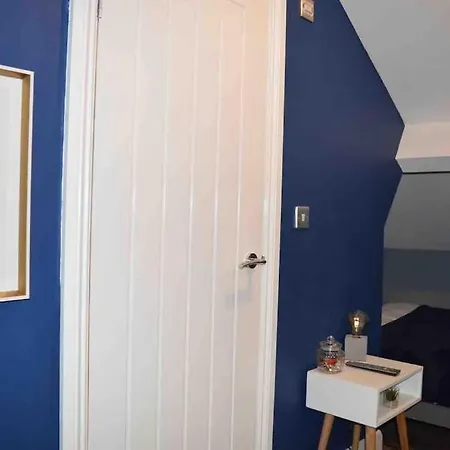 Unique 4 Bed House In Derby Perfect For Contractors And Families-2
