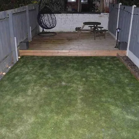 Unique 4 Bed House In Derby Perfect For Contractors And Families-3