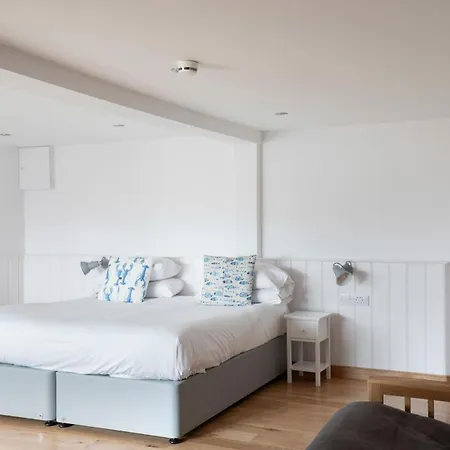 Stag Cottage, Sea Wall-3
