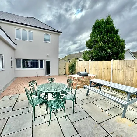 5 Bedroom House - Large Garden With Hot Tub - Sleeps 11 - Close To Beach - Free Parking-3