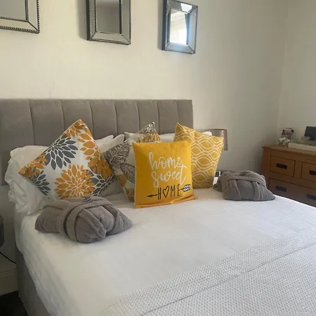 Abbey House Self Check In B&B-2