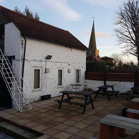 Swan Inn, Heathrow Airport-3