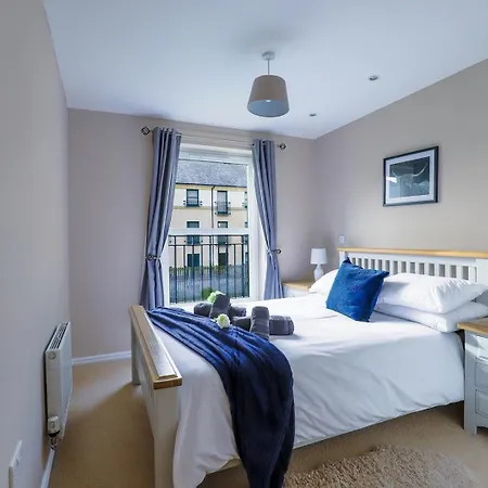 Contemporary 3 Bedroom Flat In Ancient Dunfermline-3