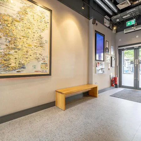 Easyhotel Belfast-2
