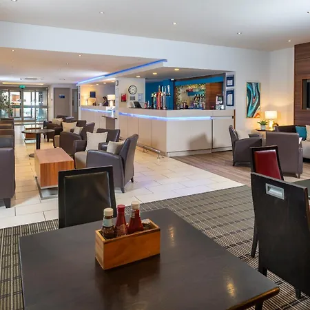 Holiday Inn Express Taunton East By Ihg-2