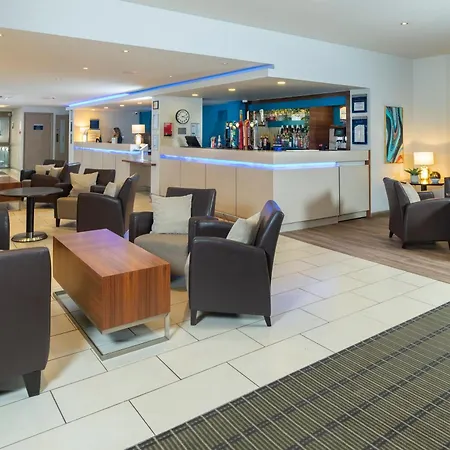Holiday Inn Express Taunton East By Ihg-3