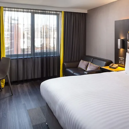 Roomzzz Nottingham City-3