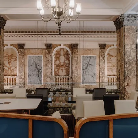 Club Quarters Hotel Trafalgar Square, London-2