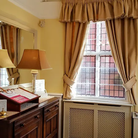 Chester Brooklands Bed & Breakfast-3