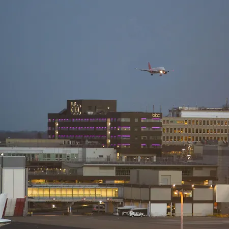 Bloc Hotel London Gatwick Airport-2