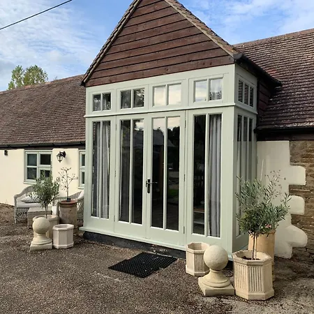 The Byre, At Cradle Barn Offering A King Suite-2