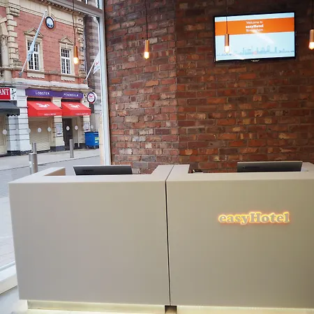 Easyhotel Birmingham-3