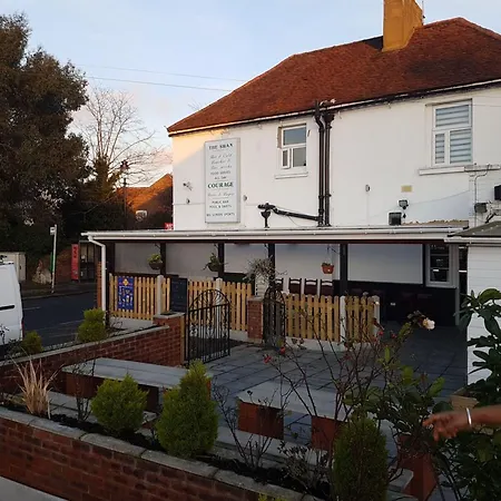 Swan Inn, Heathrow Airport-2