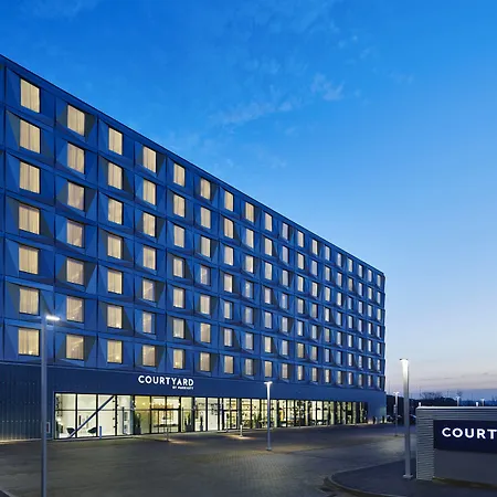 Courtyard By Marriott Luton Airport-3