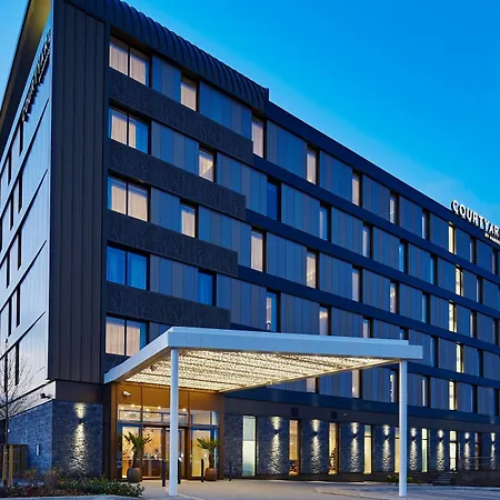 Courtyard By Marriott Oxford South-3
