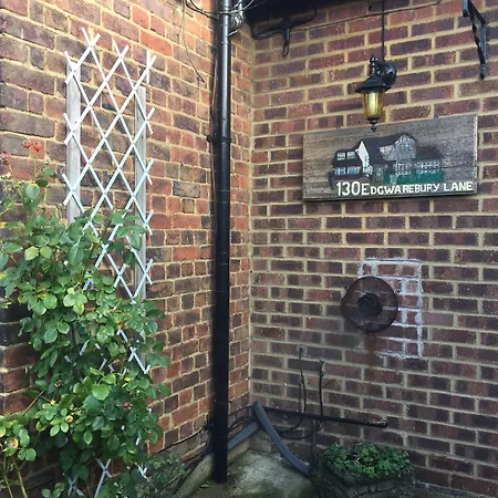 Edgware B&B-3