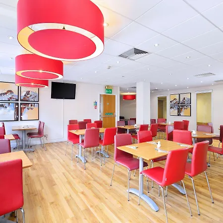 Travelodge Aberdeen Central-3