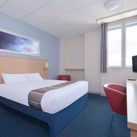 Travelodge Aberdeen Central-2