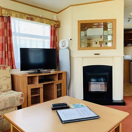 Fantasy Island Caravan Park: Seaside Getaway in Ingoldmells-2
