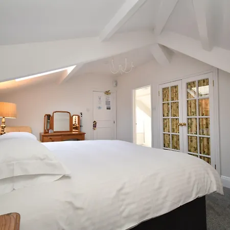 Tenby House-3