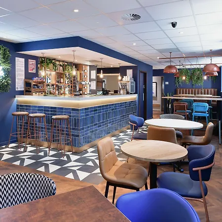 Travelodge Cardiff Central Queen Street-2
