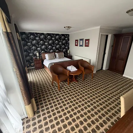 Raven Hotel By Greene King Inns-3