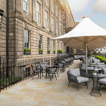 Courtyard By Marriott Edinburgh-3