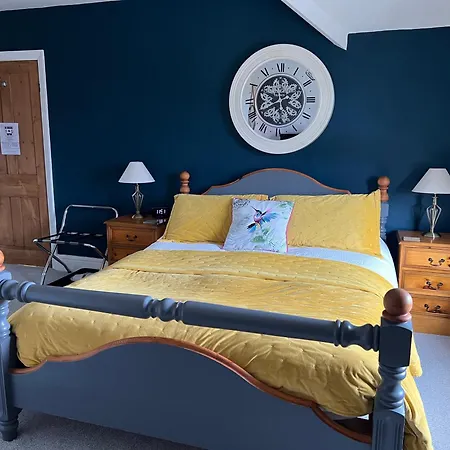 Overdale Guesthouse And Free Parking-2