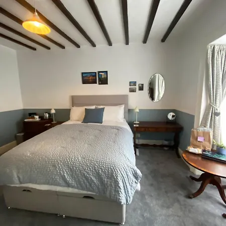 Stone'S Throw Guest House-3