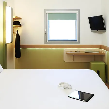 Ibis Budget Newport-2