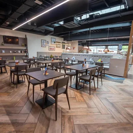 Hampton By Hilton Bristol Airport-3