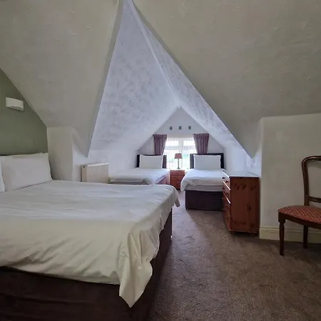 Crescent Lodge Guest House-2