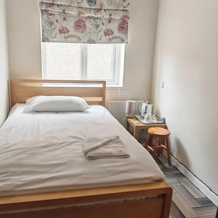 Maindee Guest House-3