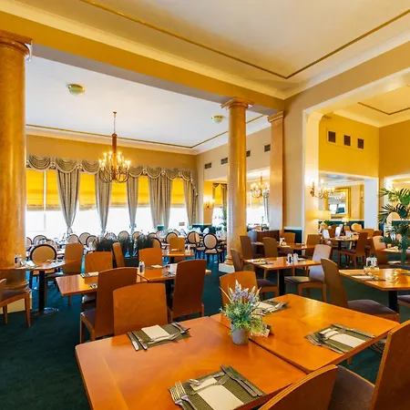 Royal Hotel-2