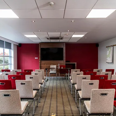 Holiday Inn Express Glasgow Airport By Ihg-2