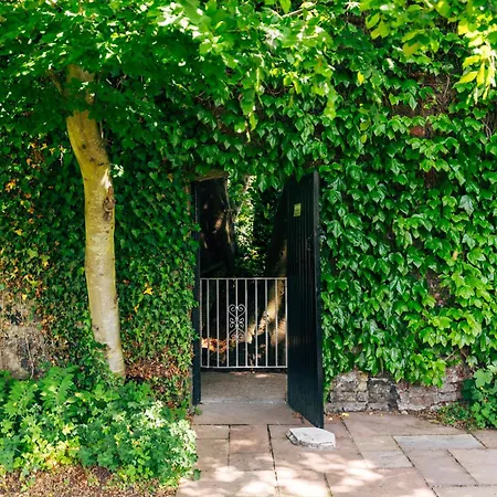 Dunadry Hotel And Gardens-2